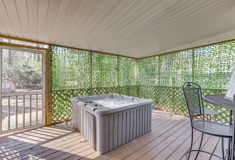 Pet Friendly Birmingham Cottage W/ Private Hot Tub