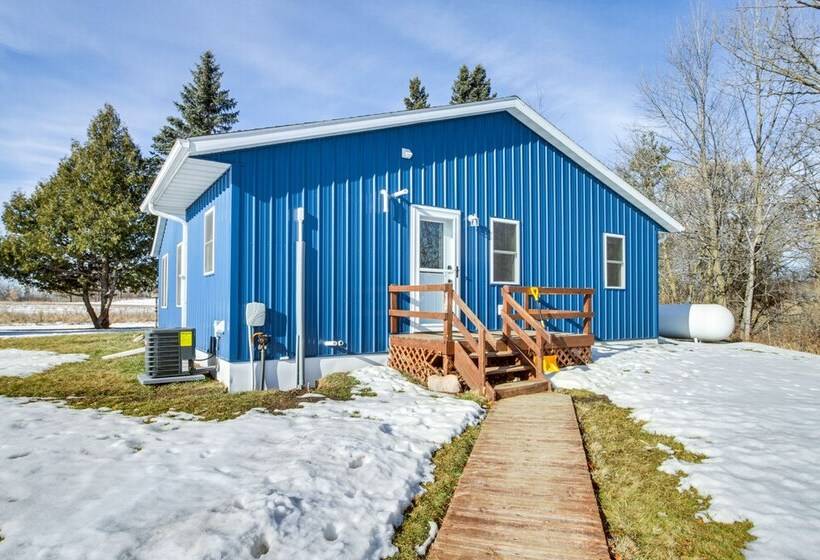 Minnesota Escape Near Snowmobiling & Fishing!