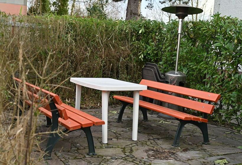 Pott Hostel   Zimmervermietung