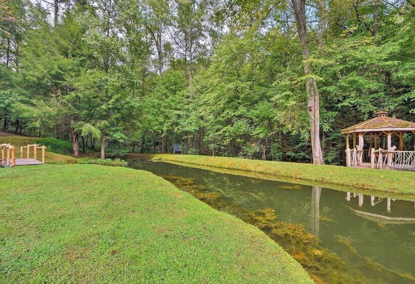 Quaint Dahlonega Cabin W/ Cavenders Creek Access!