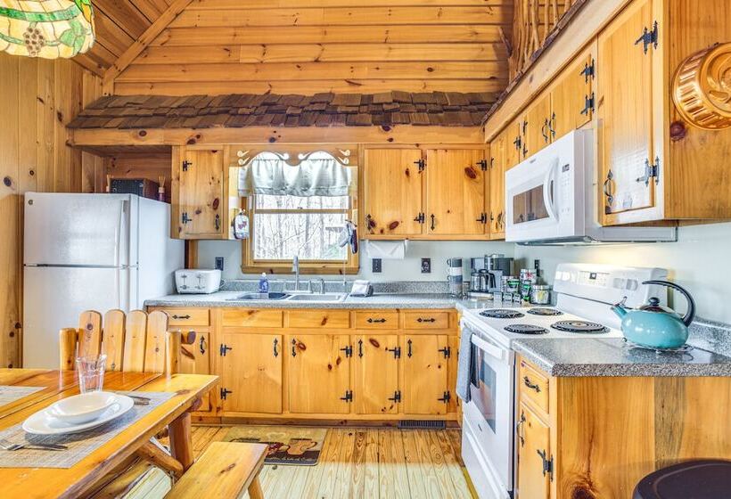 Quaint Dahlonega Cabin W/ Cavenders Creek Access!