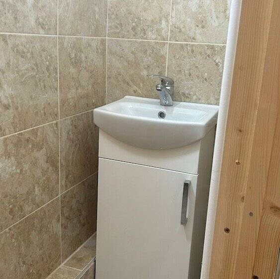 اقامتگاه Beautiful 3 Bed House In London