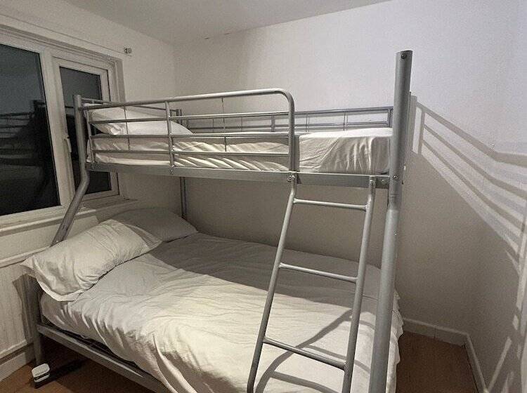 اقامتگاه Beautiful 3 Bed House In London