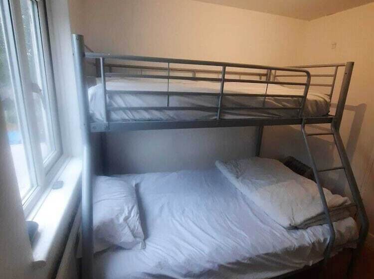 اقامتگاه Beautiful 3 Bed House In London