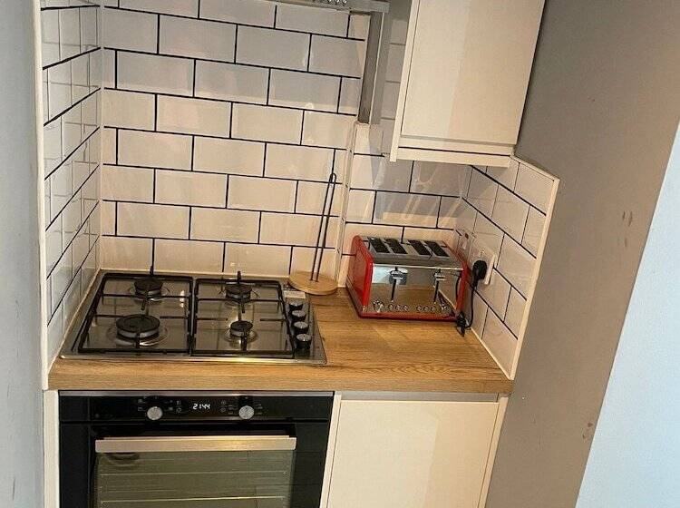 Резиденция Beautiful 3 Bed House In Romford
