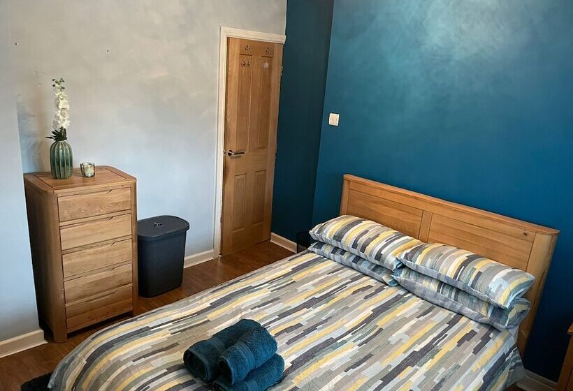 Резиденция Beautiful 3 Bed House In Romford