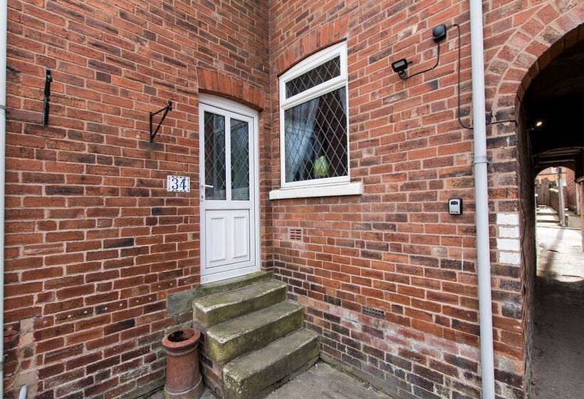 اقامتگاه Captivating 2 Bed House In Chesterfield