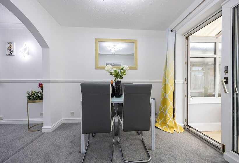 レジデンス Captivating 3 Bed House In Blackburn