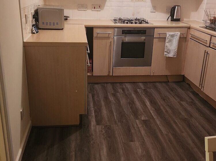 Резиденция Captivating 3 Bed House In Kent