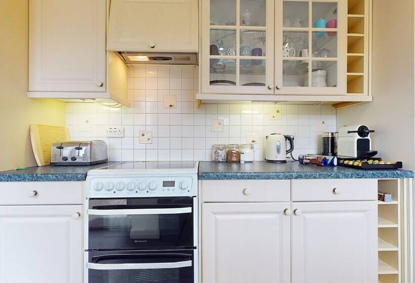 إقامة Lovely House In Cambridge With 5 Double Beds