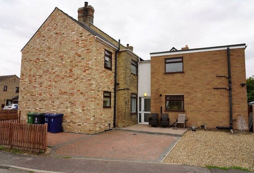 اقامتگاه Lovely House In Cambridge With 5 Double Beds
