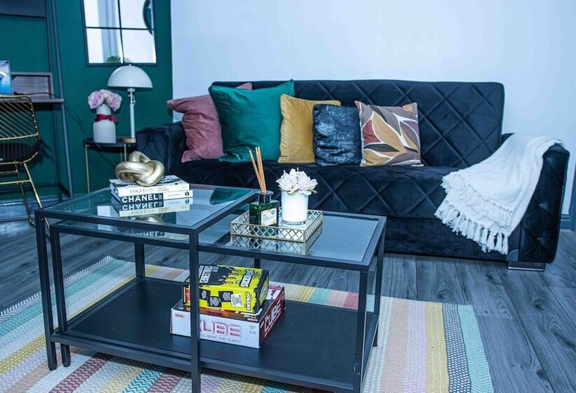 اقامتگاه Dudley 3bedroom Home Perfect For Long & Short Stay