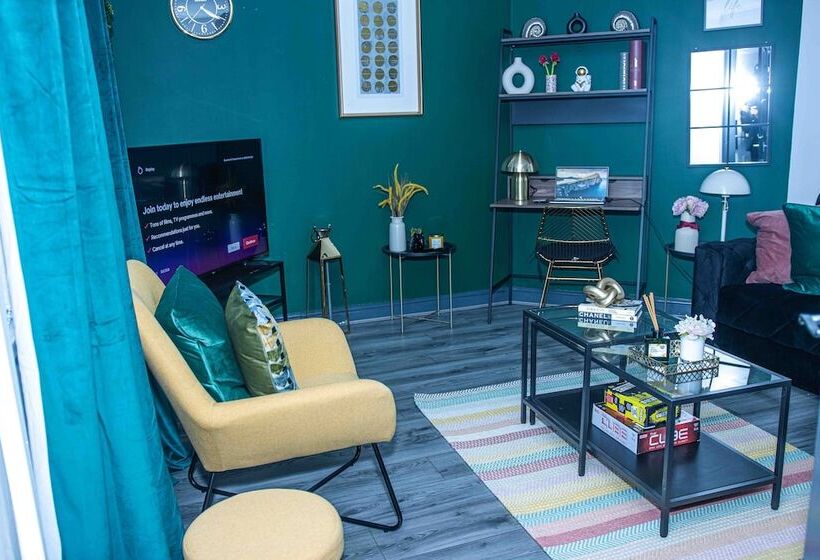 اقامتگاه Dudley 3bedroom Home Perfect For Long & Short Stay