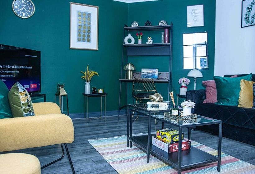 اقامتگاه Dudley 3bedroom Home Perfect For Long & Short Stay