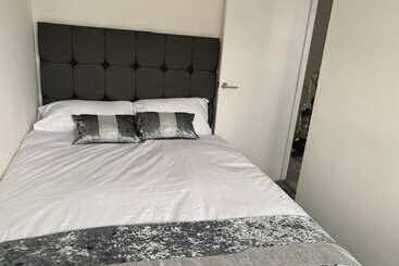 اقامتگاه Home Sleeps5 Netflix Parkg Near City Center/etihad