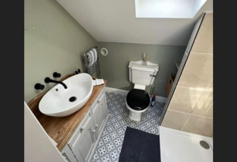 레지던스 Charming 3 Bed House In Guildford