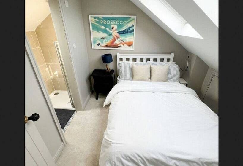 اقامتگاه Remarkable 3 Bed House In The Centre Of Guildford