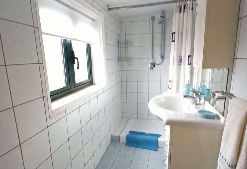 إقامة Stunning 3 Bed House In Gallinaro, Aircon And Pool