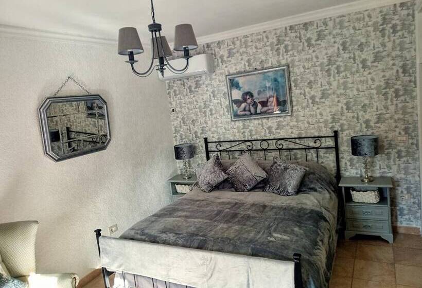 إقامة Stunning 3 Bed House In Gallinaro, Aircon And Pool