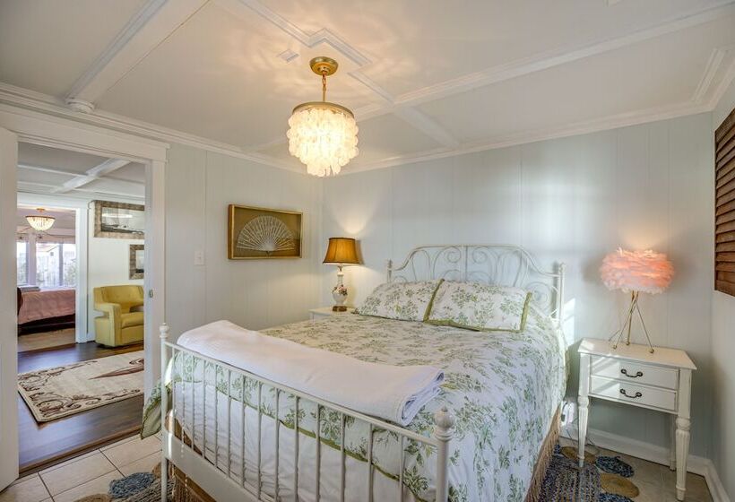 Cottage W/ Potomac River Views In Newburg!