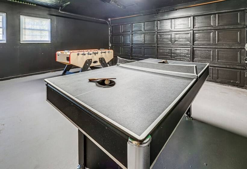 Spacious Brandon Home: Hot Tub, Pool, & Game Room