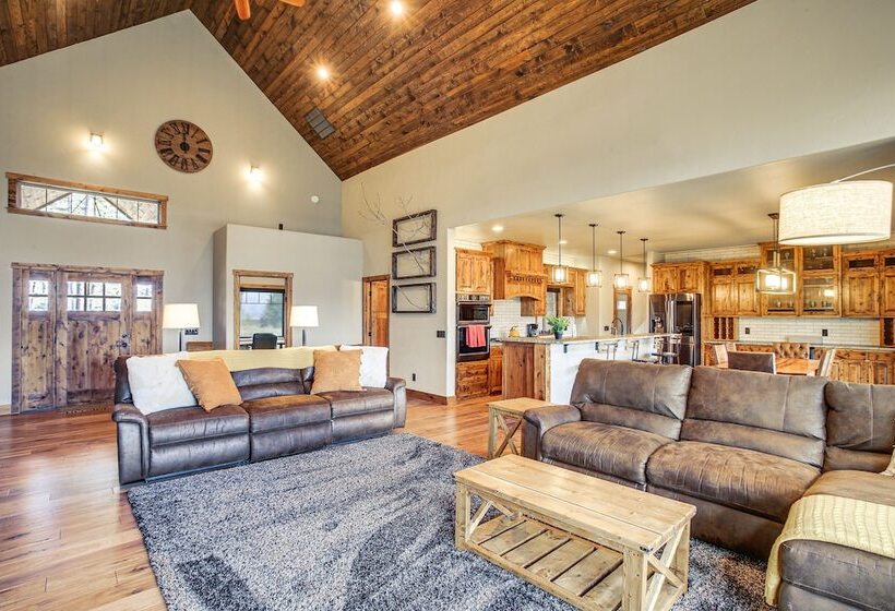 Spacious Priest River Retreat: 35 Mi To Schweitzer