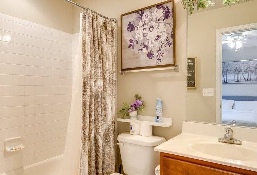 Spacious Woodbridge Home Near Leesylvania Park!