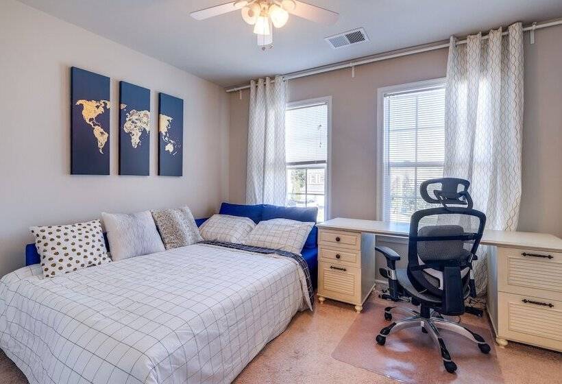 Spacious Woodbridge Home Near Leesylvania Park!