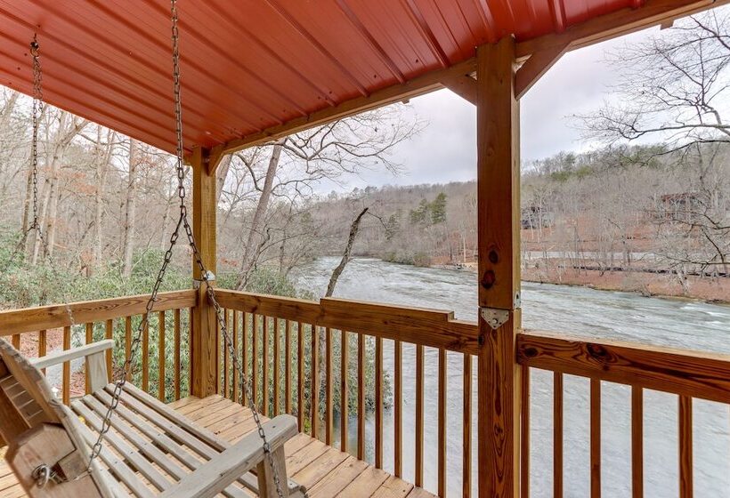 Toccoa Waterfront Hideaway:  Hot Tub & Fire Pit!