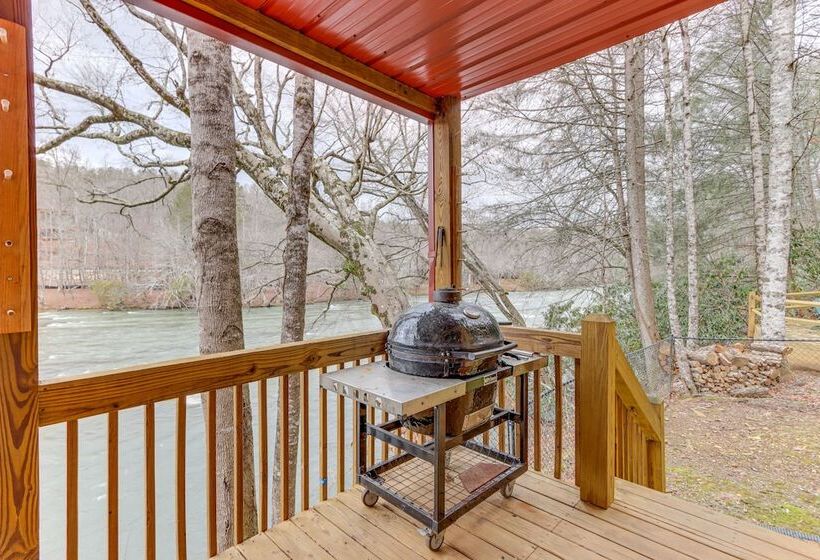 Toccoa Waterfront Hideaway:  Hot Tub & Fire Pit!