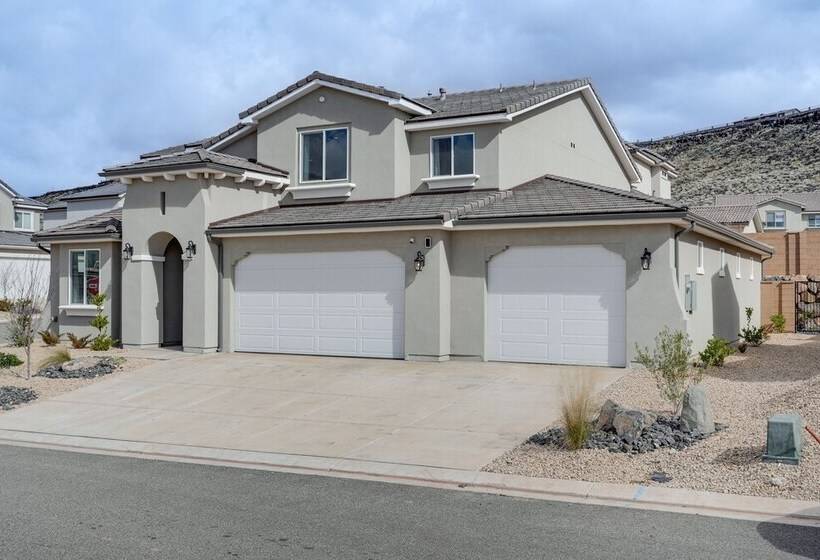 Washington Home W/ Swim Spa Near Hiking Trails!