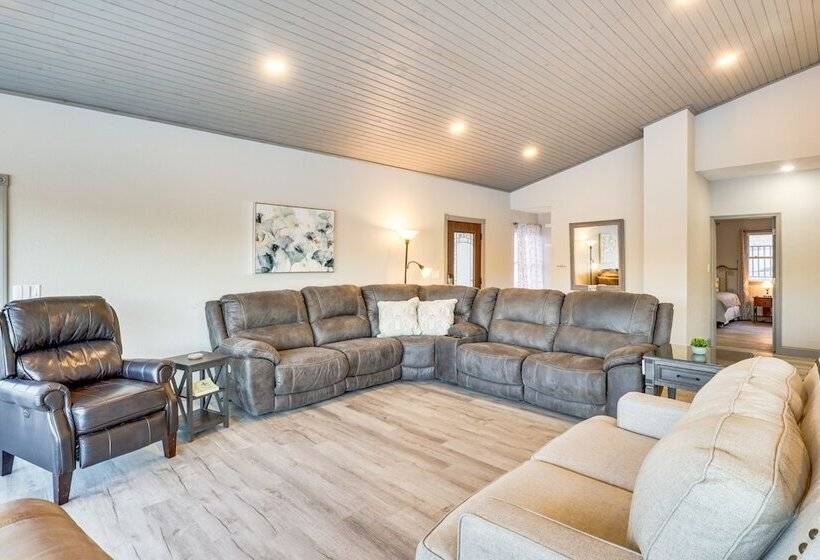 Waterfront Lake Of The Ozarks Home W/ Private Dock