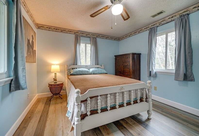 Wilmington Getaway Near Carolina Beach Boardwalk!
