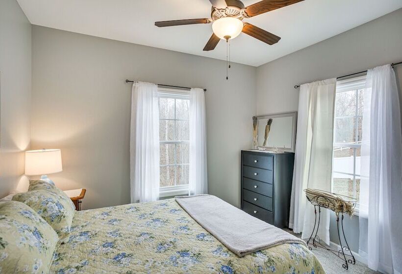 Winchester Home W/ Deck < 1 Mi To Tims Ford Lake!