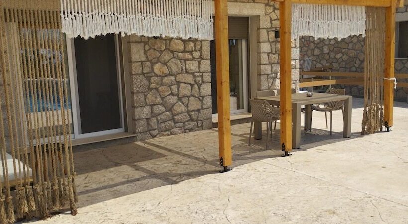 Zephyros Villas   Agios Nikitas