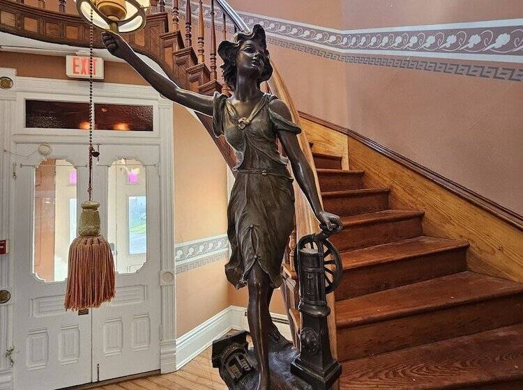 مبيت وإفطار Starrett House