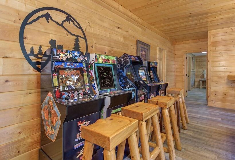 Cabin W/ Hot Tub, Theater & Views   Sleeps 22