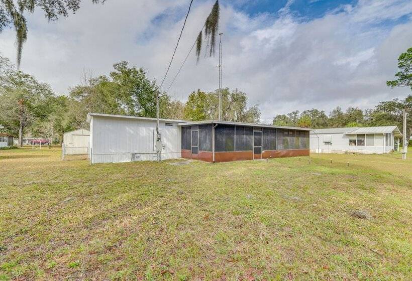 Charming Hernando Retreat W/ Screened Patio!