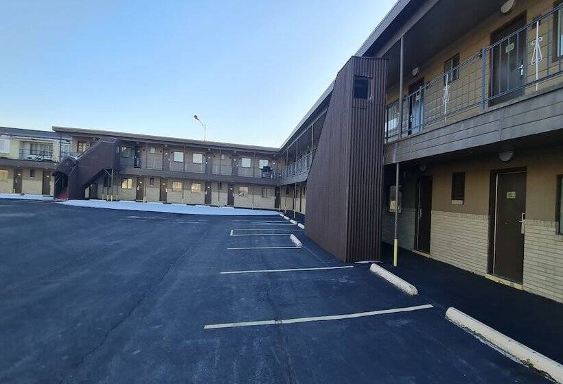 Dubois Manor Motel