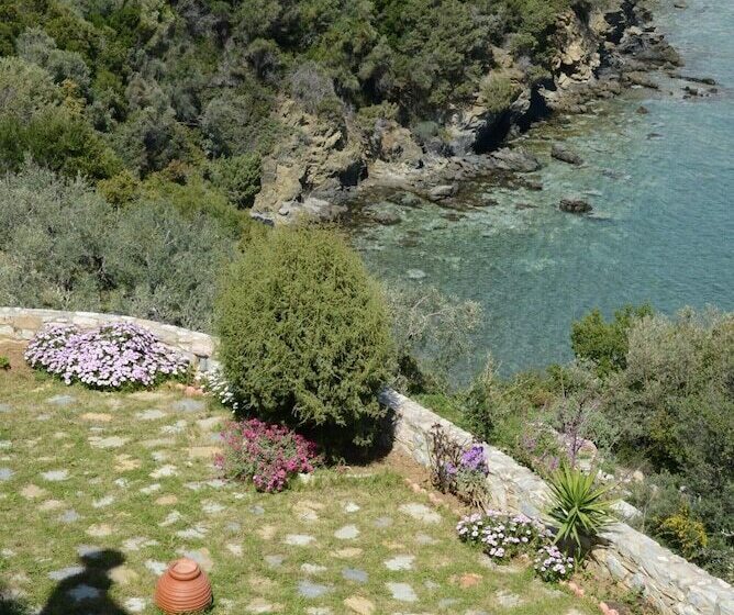Goddesses Villa 2 In Nies