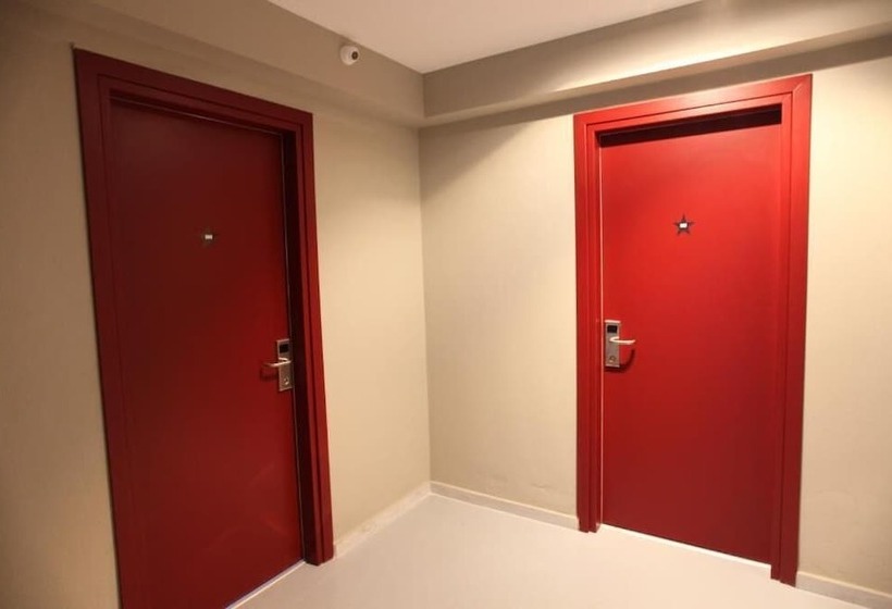 هتل Stay Hybrid Hostel