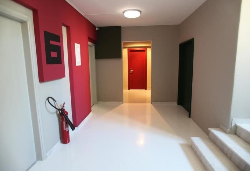 هتل Stay Hybrid Hostel