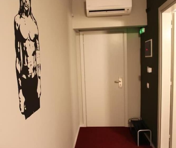 هتل Stay Hybrid Hostel