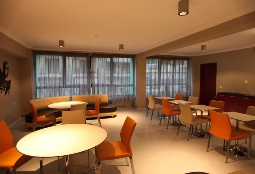 هتل Stay Hybrid Hostel