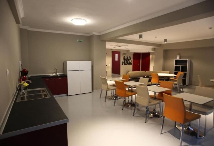 هتل Stay Hybrid Hostel