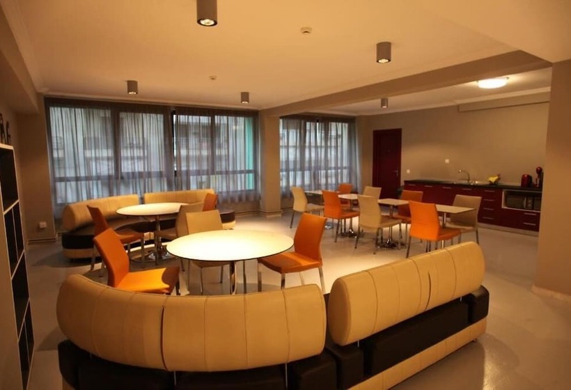 هتل Stay Hybrid Hostel