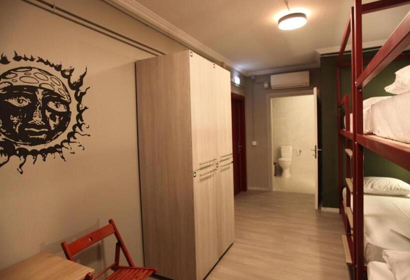 هتل Stay Hybrid Hostel