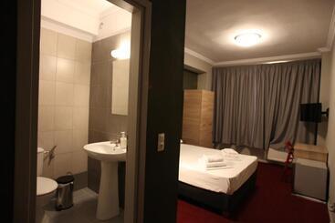 هتل Stay Hybrid Hostel