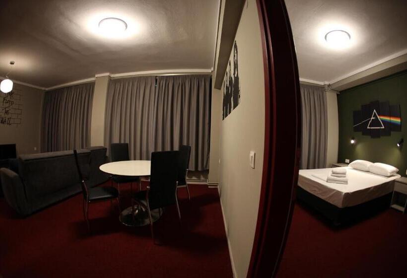 هتل Stay Hybrid Hostel