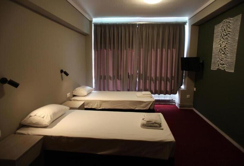 هتل Stay Hybrid Hostel
